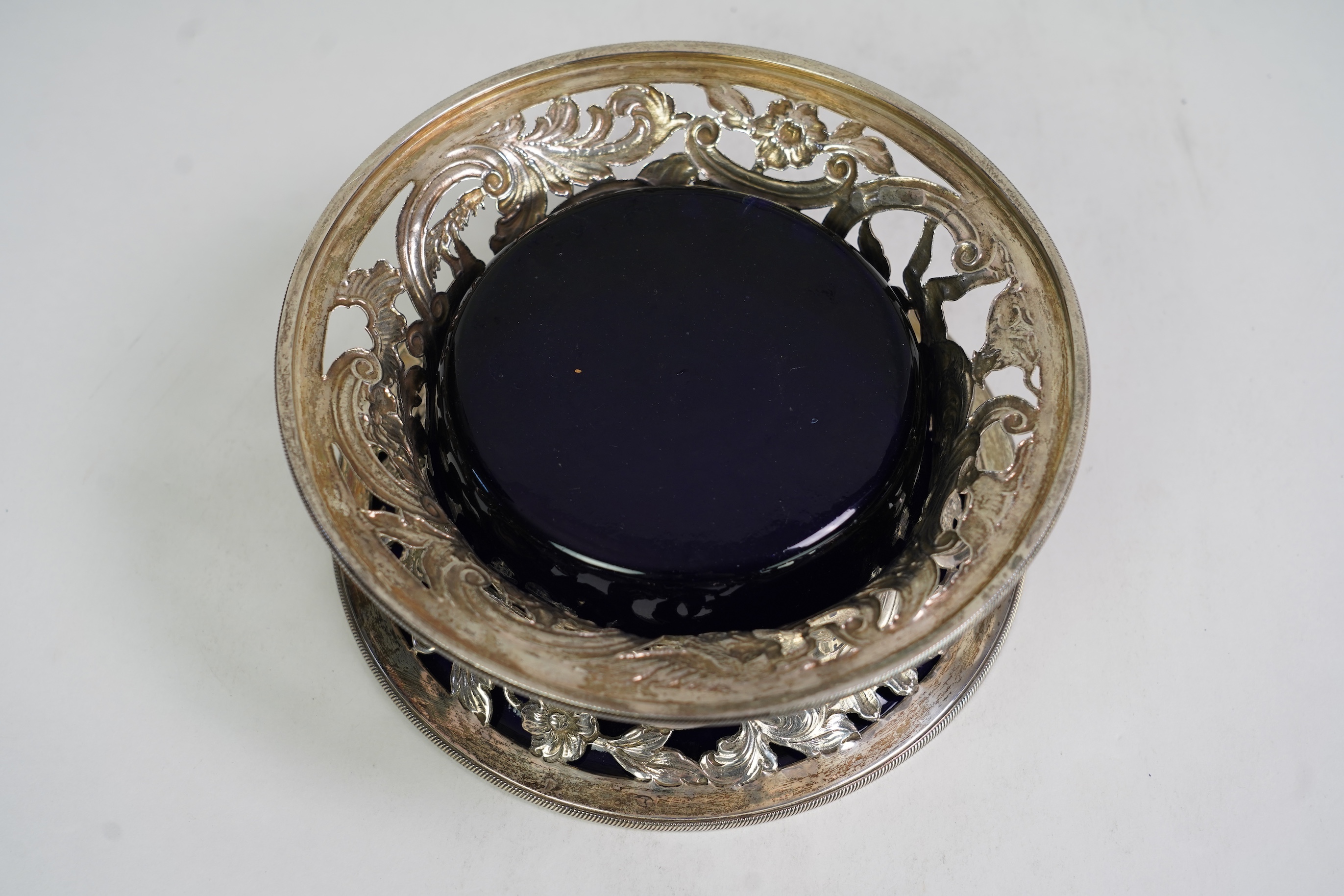 A late Victorian pierced silver dish ring, by Daniel & John Welby